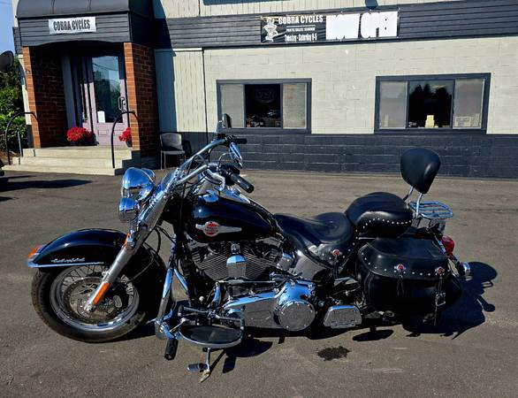2017 Harley-Davidson HERITAGE SOFTAIL CLASSIC CLASSIC in Burlington, WA