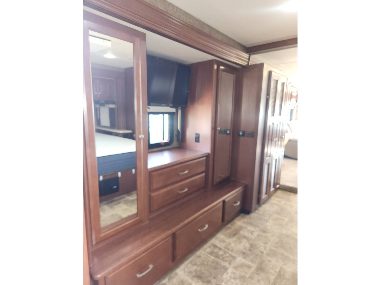 A photo of this 2013 Thor Motor Coach PALAZZO 36 1
