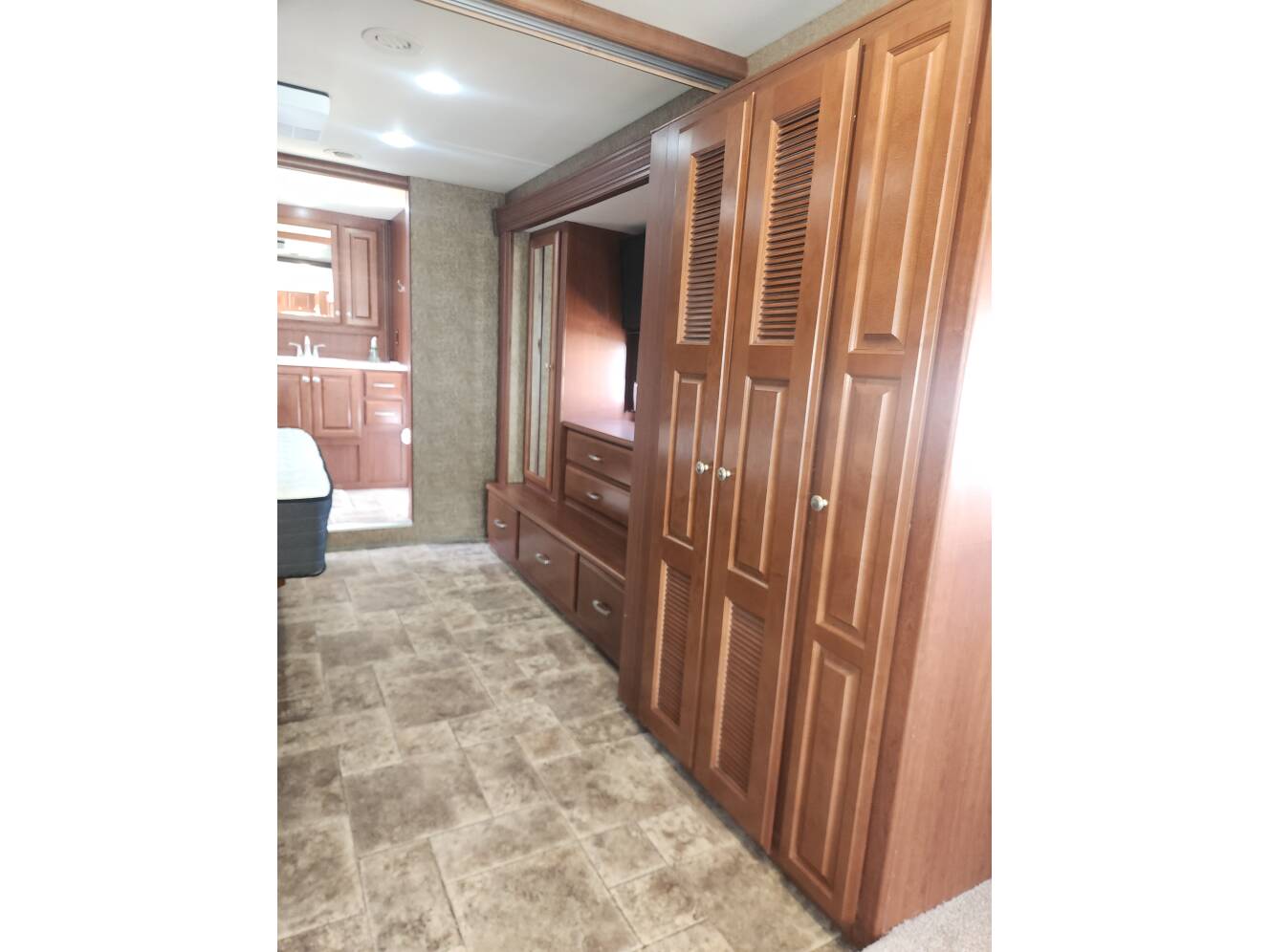 A photo of this 2013 Thor Motor Coach PALAZZO 36 1