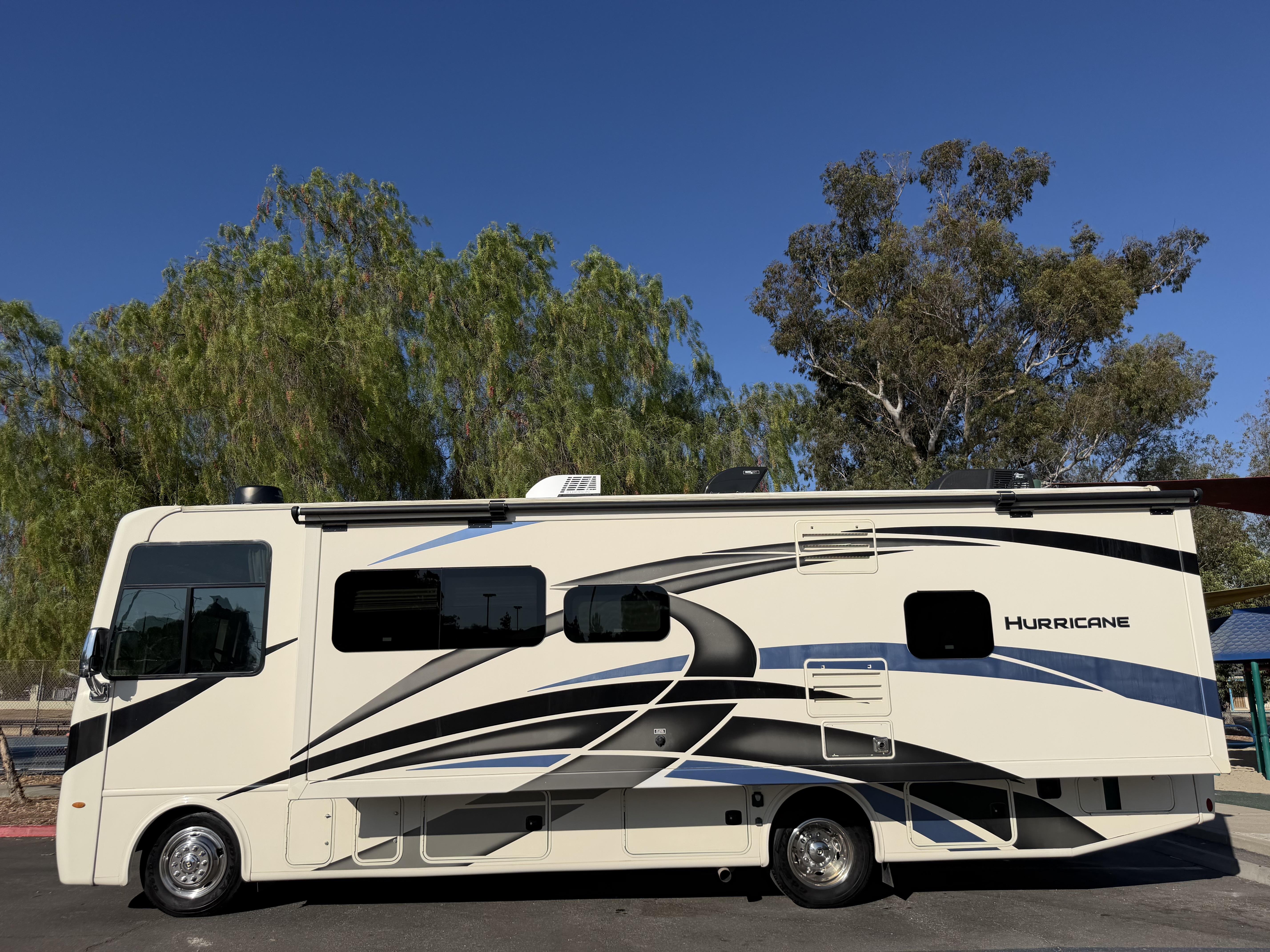 2021 Thor Motor Coach HURRICANE 29M in ramona CA