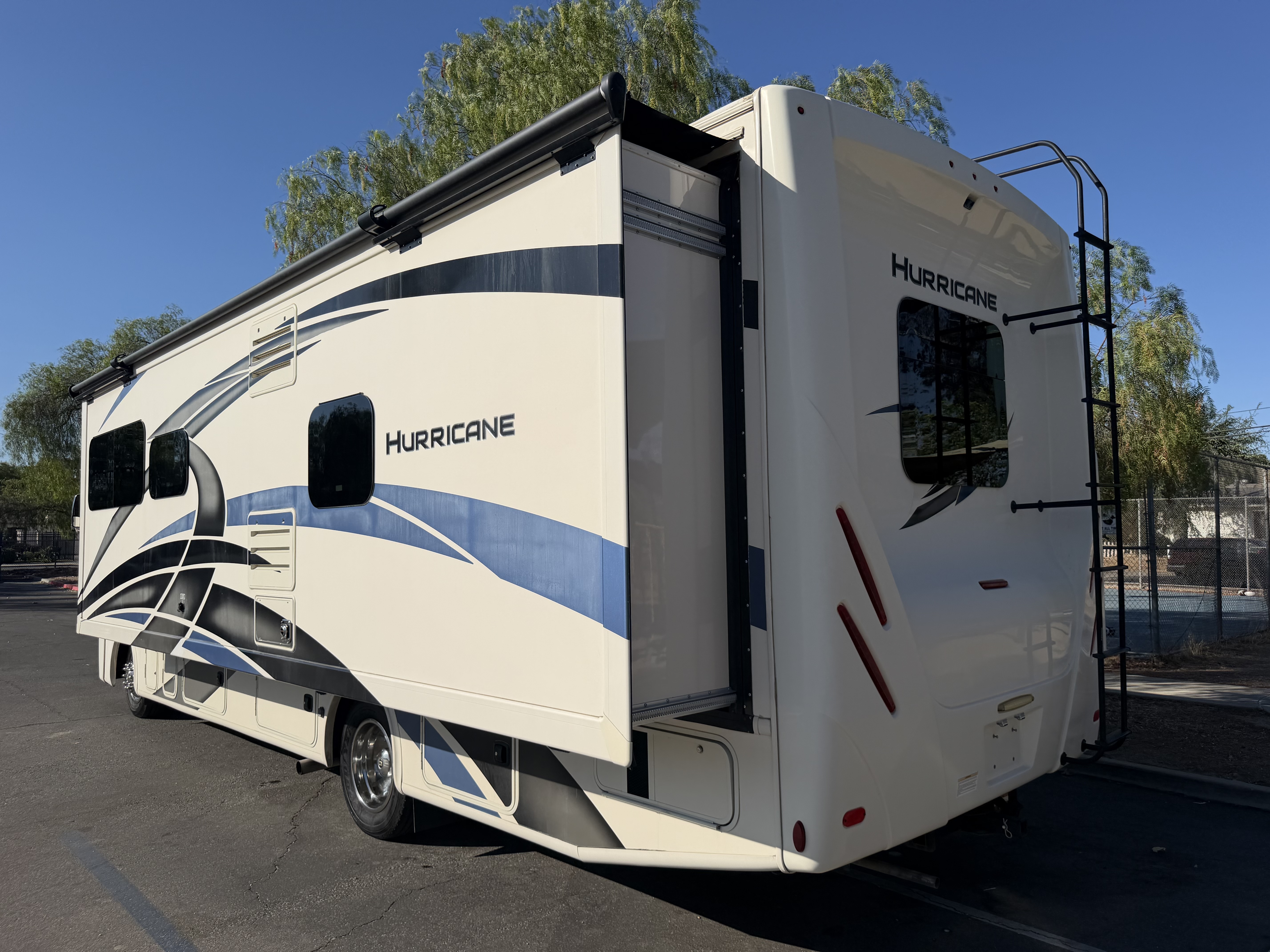 2021 Thor Motor Coach HURRICANE 29M in ramona CA