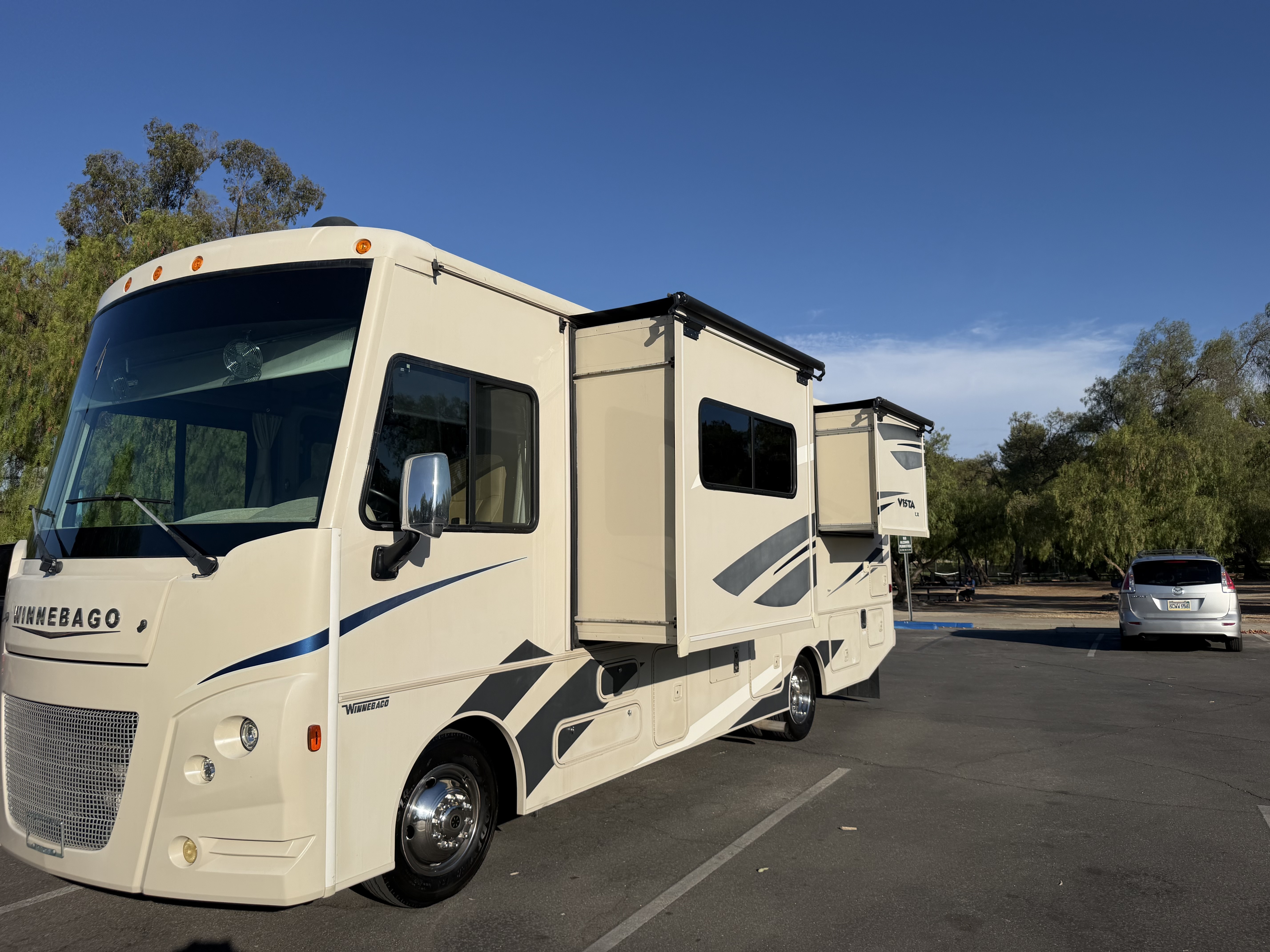 2018 Winnebago VISTA 27N Class A Diesel Motorhome - Diesel Pusher RV
