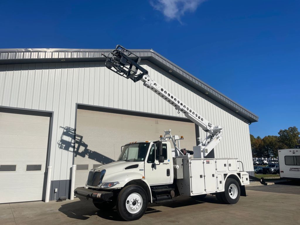 2009 INTERNATIONAL 39' NI Cable Placing Bucket Truck in Battle Creek, MI