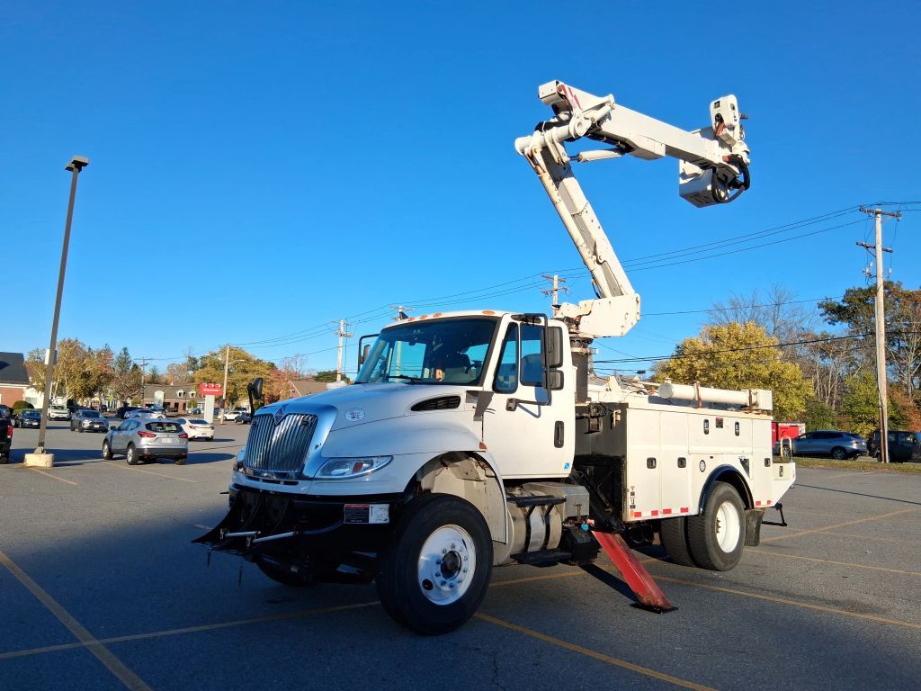 2019 INTERNATIONAL 46' A/T MHSM Bucket Truck in Battle Creek, MI