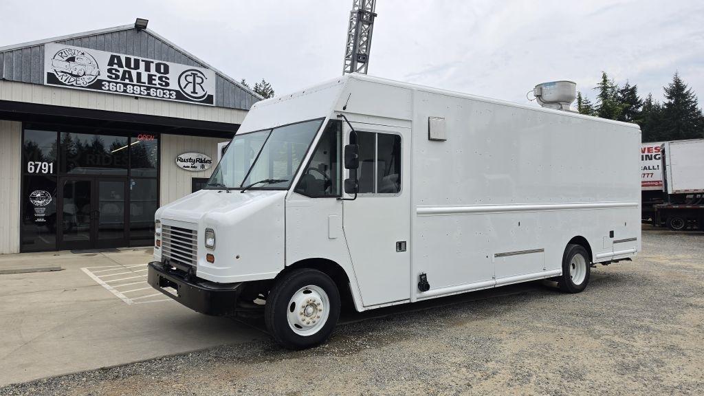 2017 COMMERCIAL FOOD TRUCK FOOD TRUCK in Port Orchard, WA
