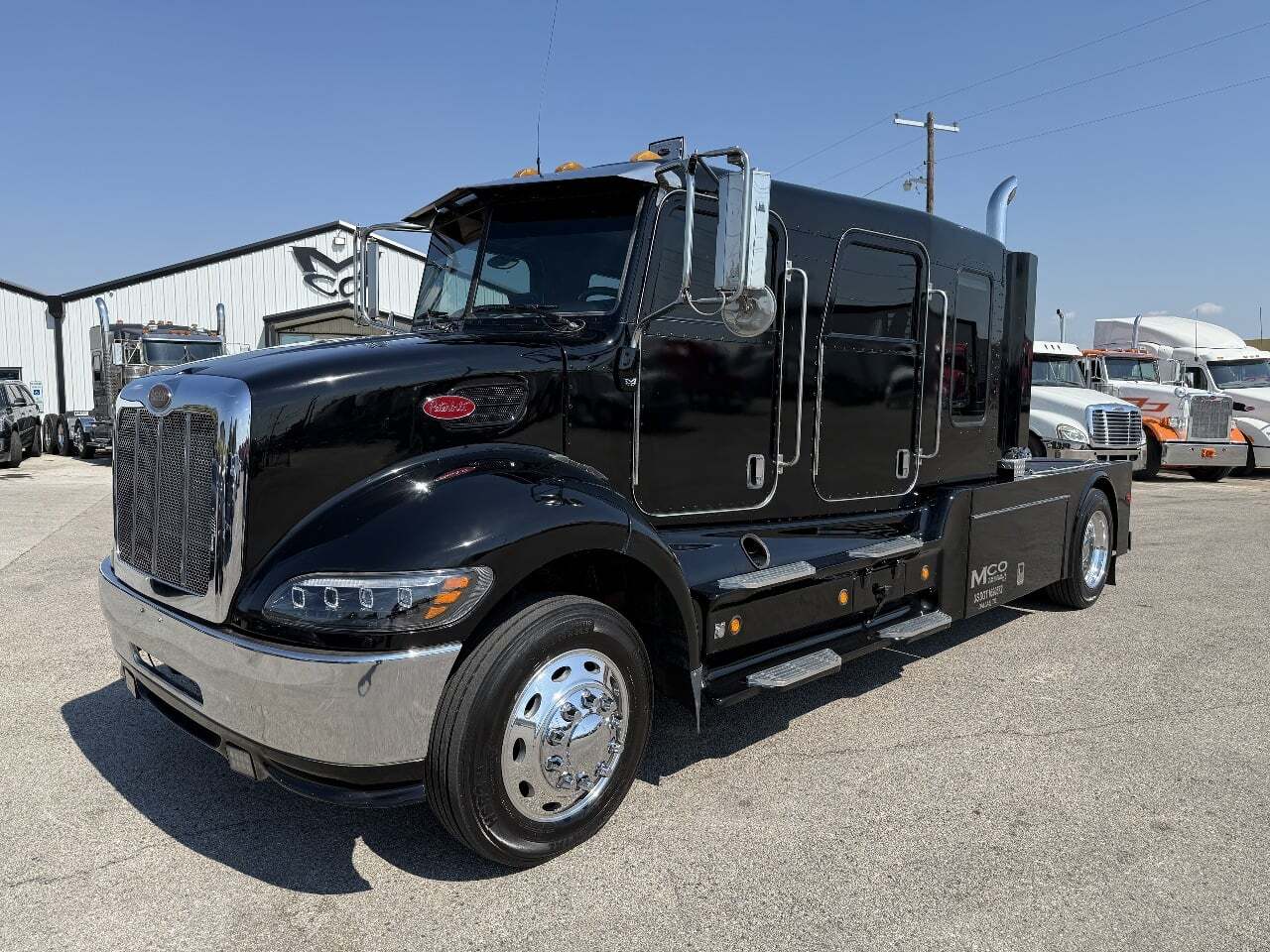 2007 PETERBILT 335 in Dallas, TX