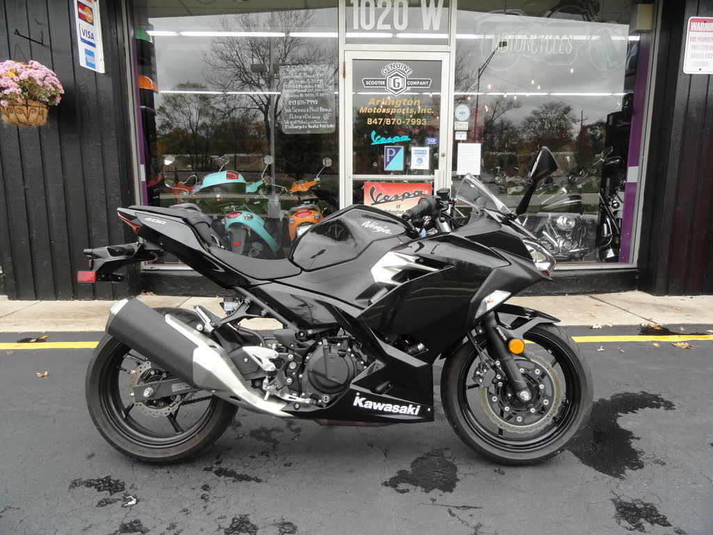 2018 Kawasaki Ninja® 400 BASE in Arlington Heights, IL