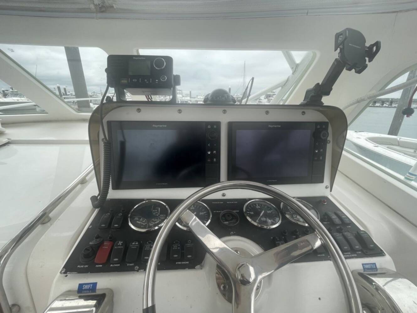 A photo of this 2004 Luhrs 30 HARD TOP