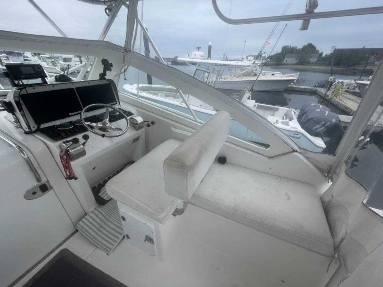 A photo of this 2004 Luhrs 30 HARD TOP