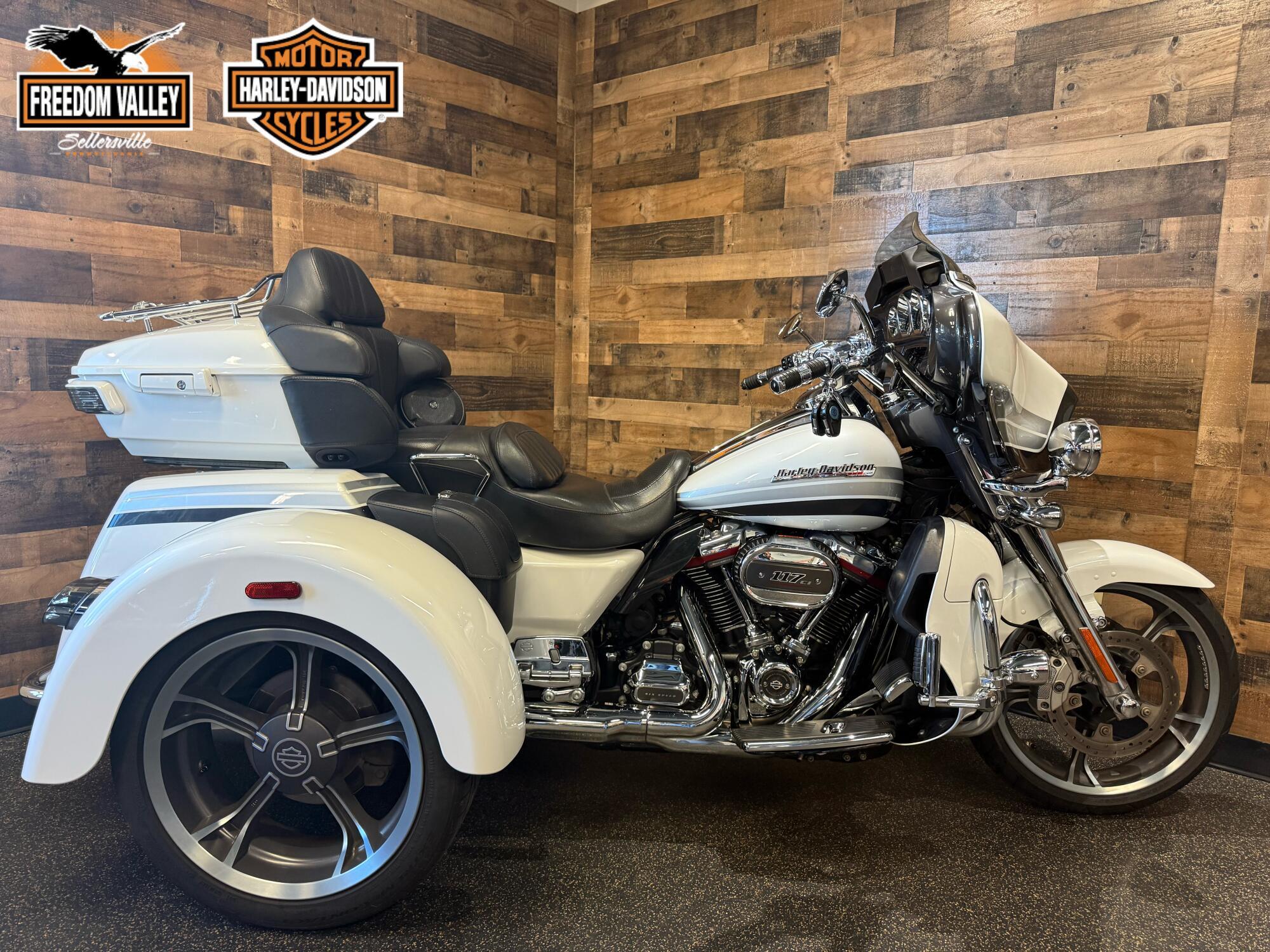 2020 Harley-Davidson CVO Tri Glide CVO in Sellersville, PA