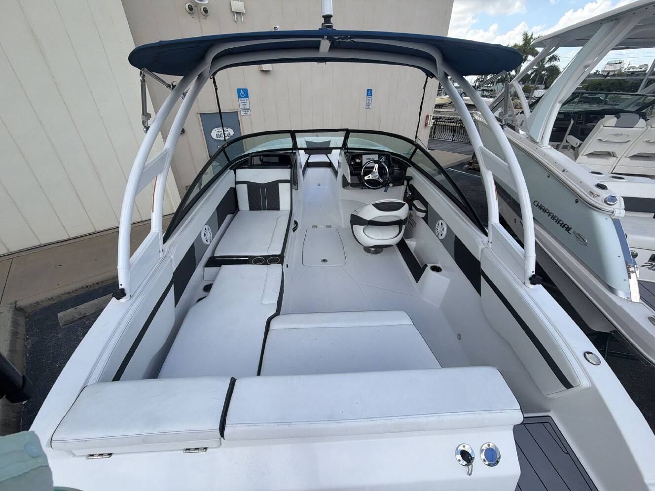 A photo of this 2024 Monterey M-225