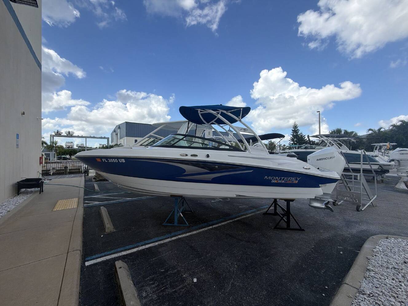 A photo of this 2024 Monterey M-225
