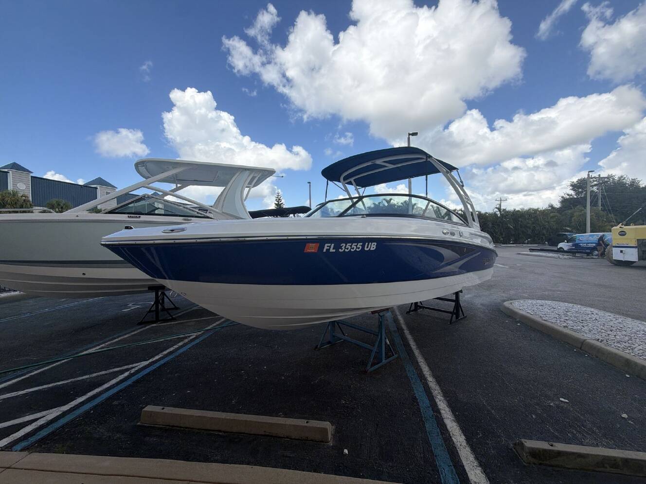 A photo of this 2024 Monterey M-225