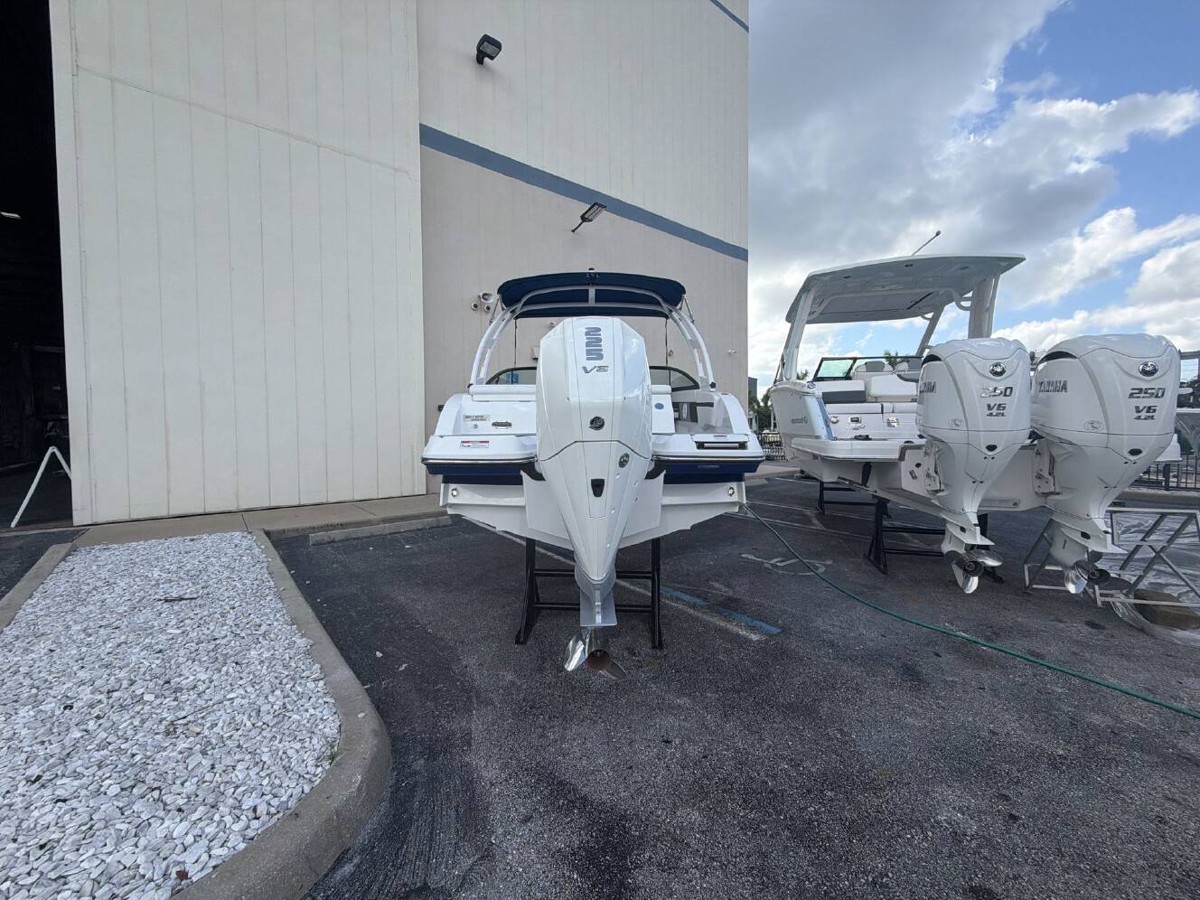 A photo of this 2024 Monterey M-225