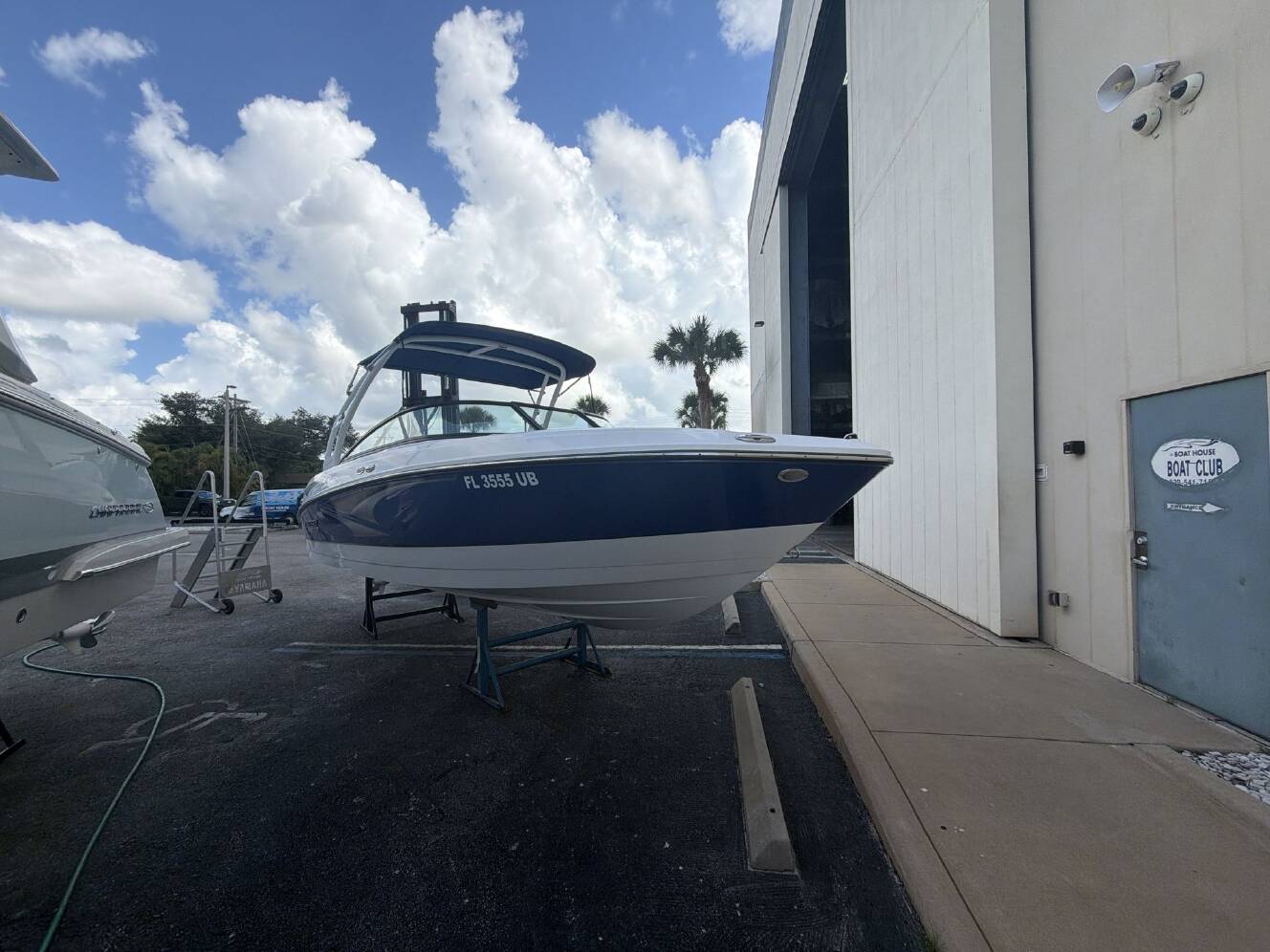 A photo of this 2024 Monterey M-225