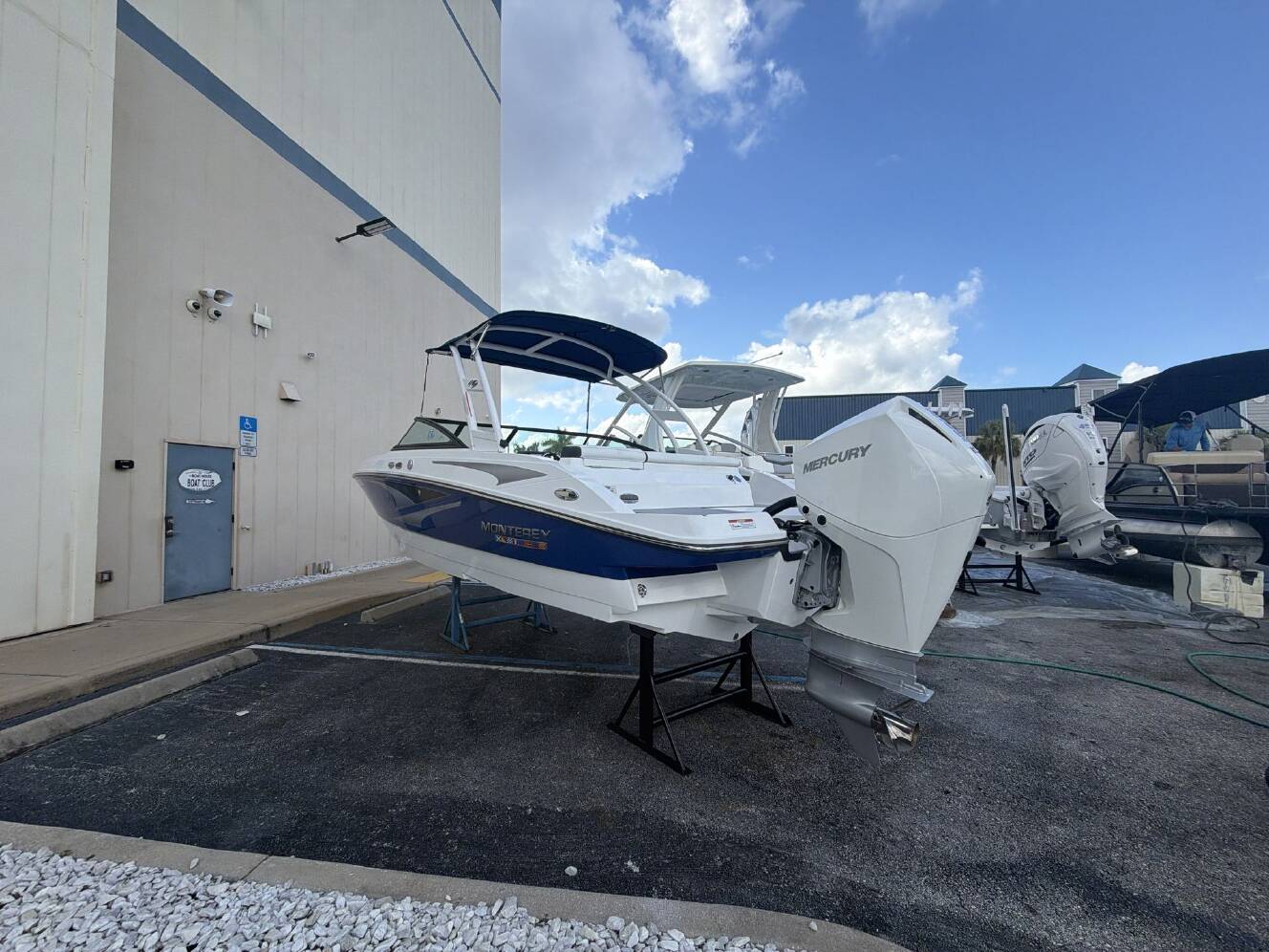 A photo of this 2024 Monterey M-225