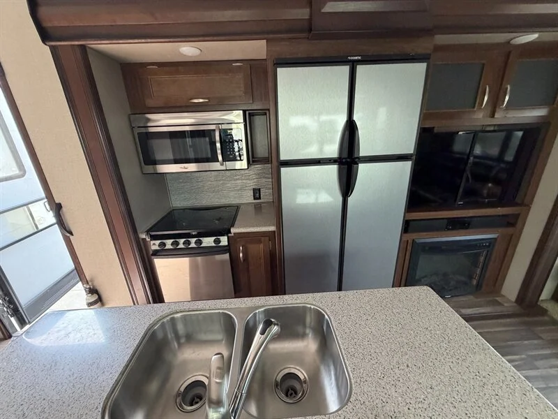 2018 Keystone MONTANA HIGH COUNTRY 305RL