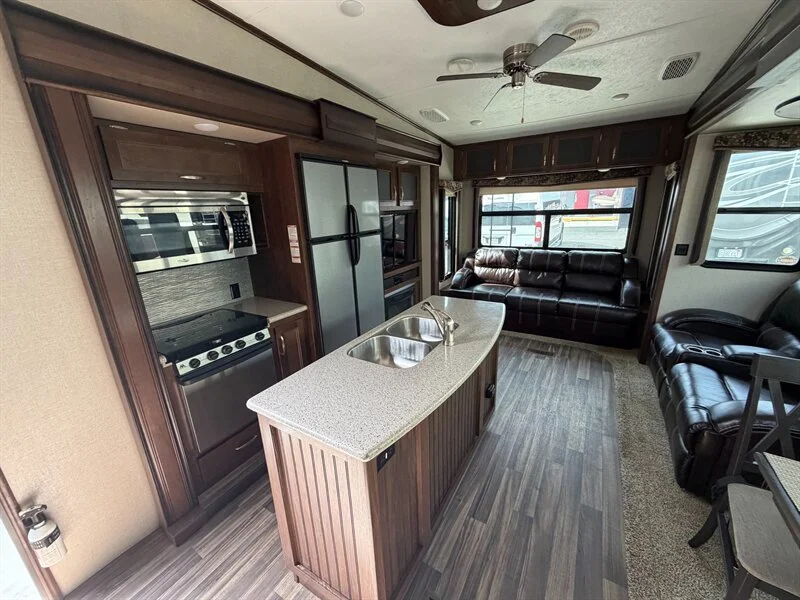 2018 Keystone MONTANA HIGH COUNTRY 305RL