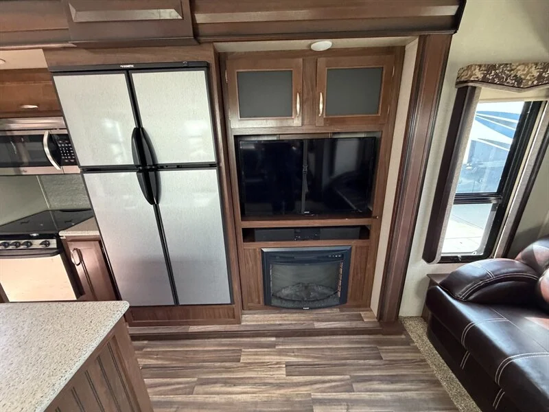 2018 Keystone MONTANA HIGH COUNTRY 305RL