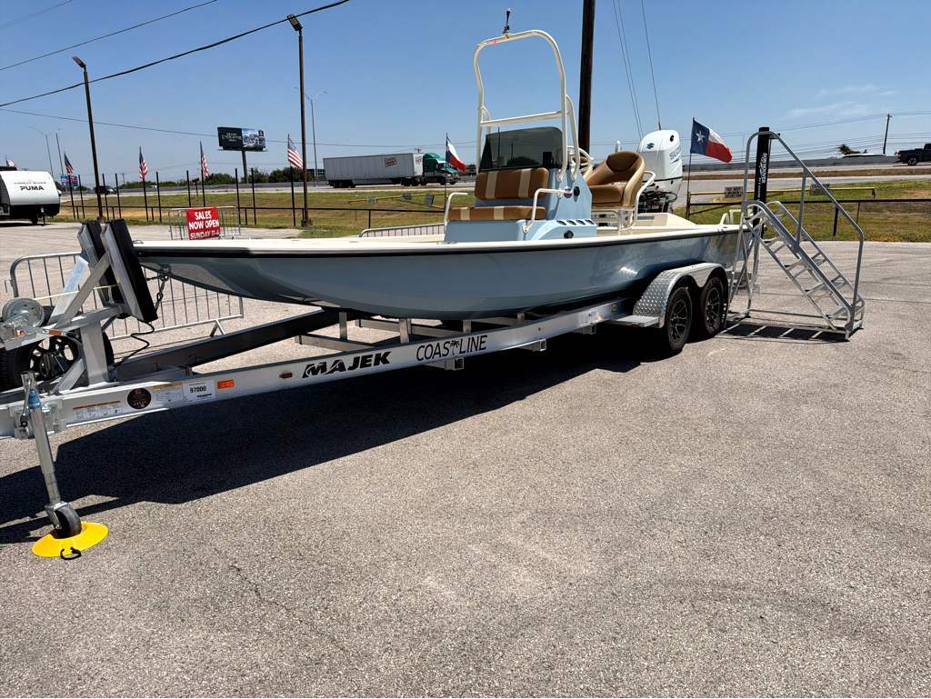 2027 Majek 2206 Illusion Bay Boat boat