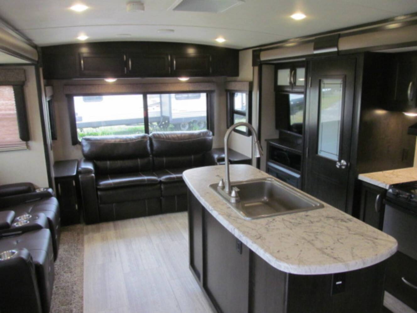A photo of this 2016 Grand Design Imagine 2950RL
