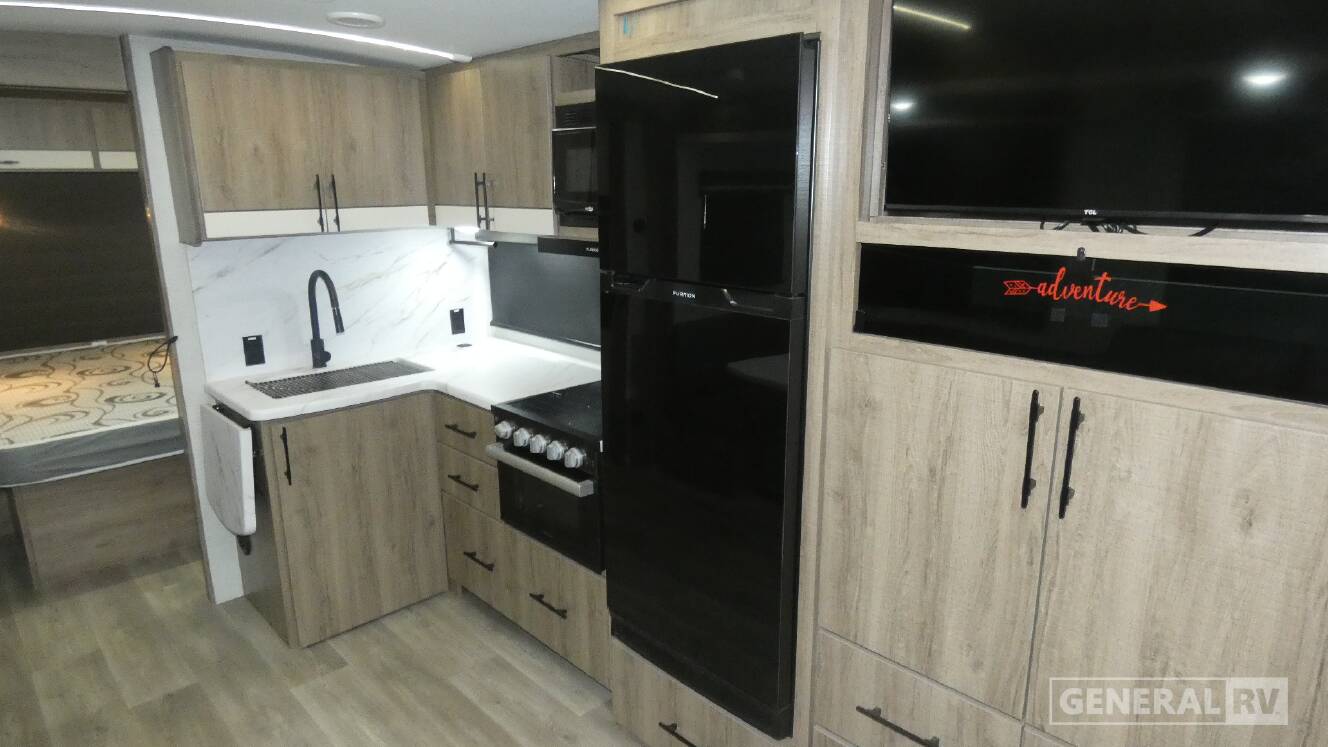A photo of this 2025 Grand Design IMAGINE 2800BH