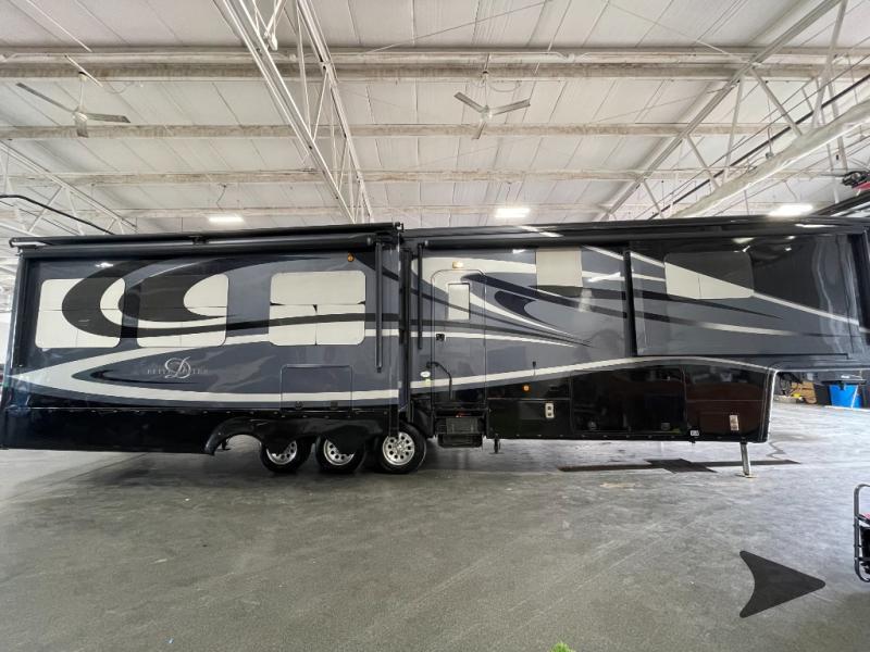 2015 DRV LUXURY SUITES Mobile Suites 44 Memphis in eldridge IA