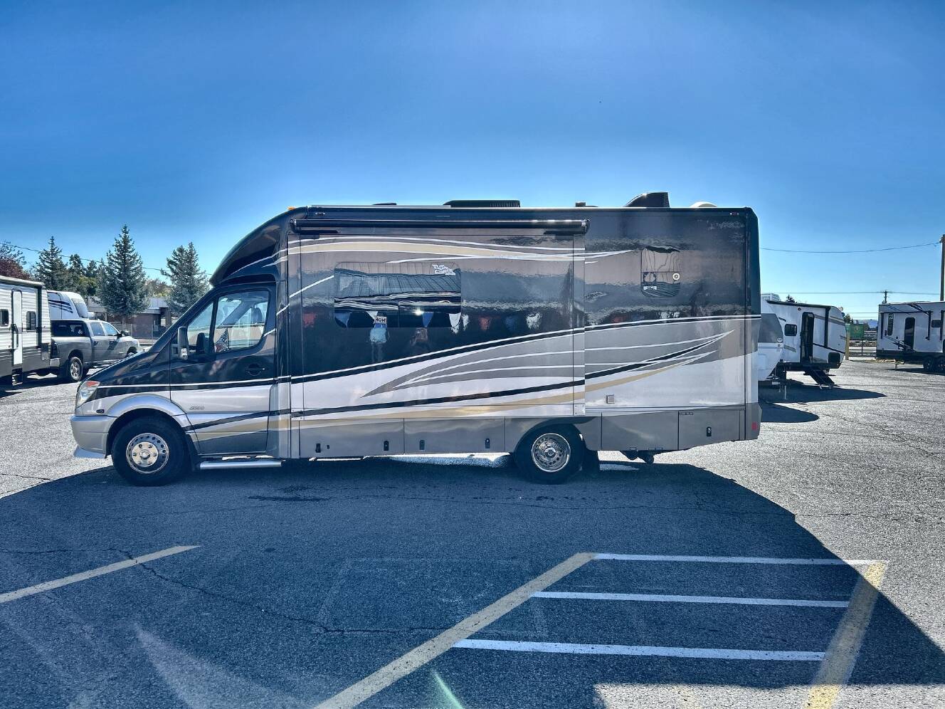 A photo of this 2014 Renegade Villagio 25RBS