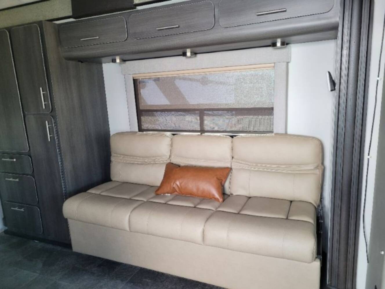 A photo of this 2014 Renegade Villagio 25RBS