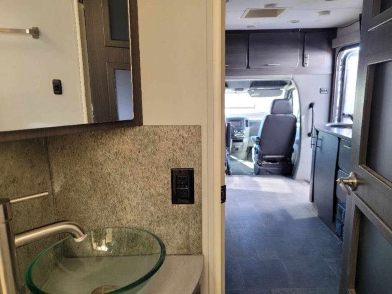 A photo of this 2014 Renegade Villagio 25RBS