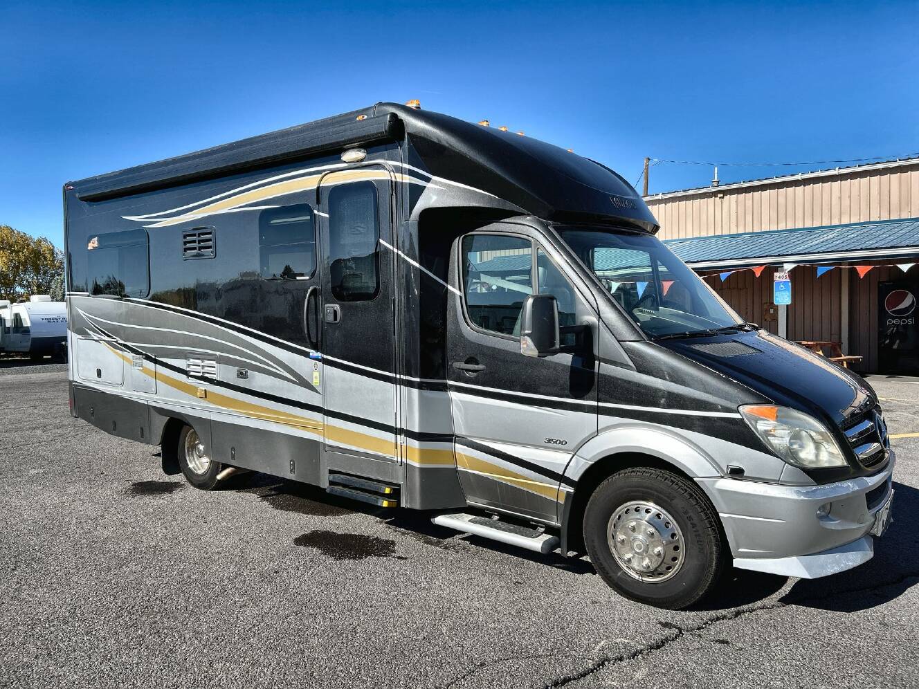 A photo of this 2014 Renegade Villagio 25RBS