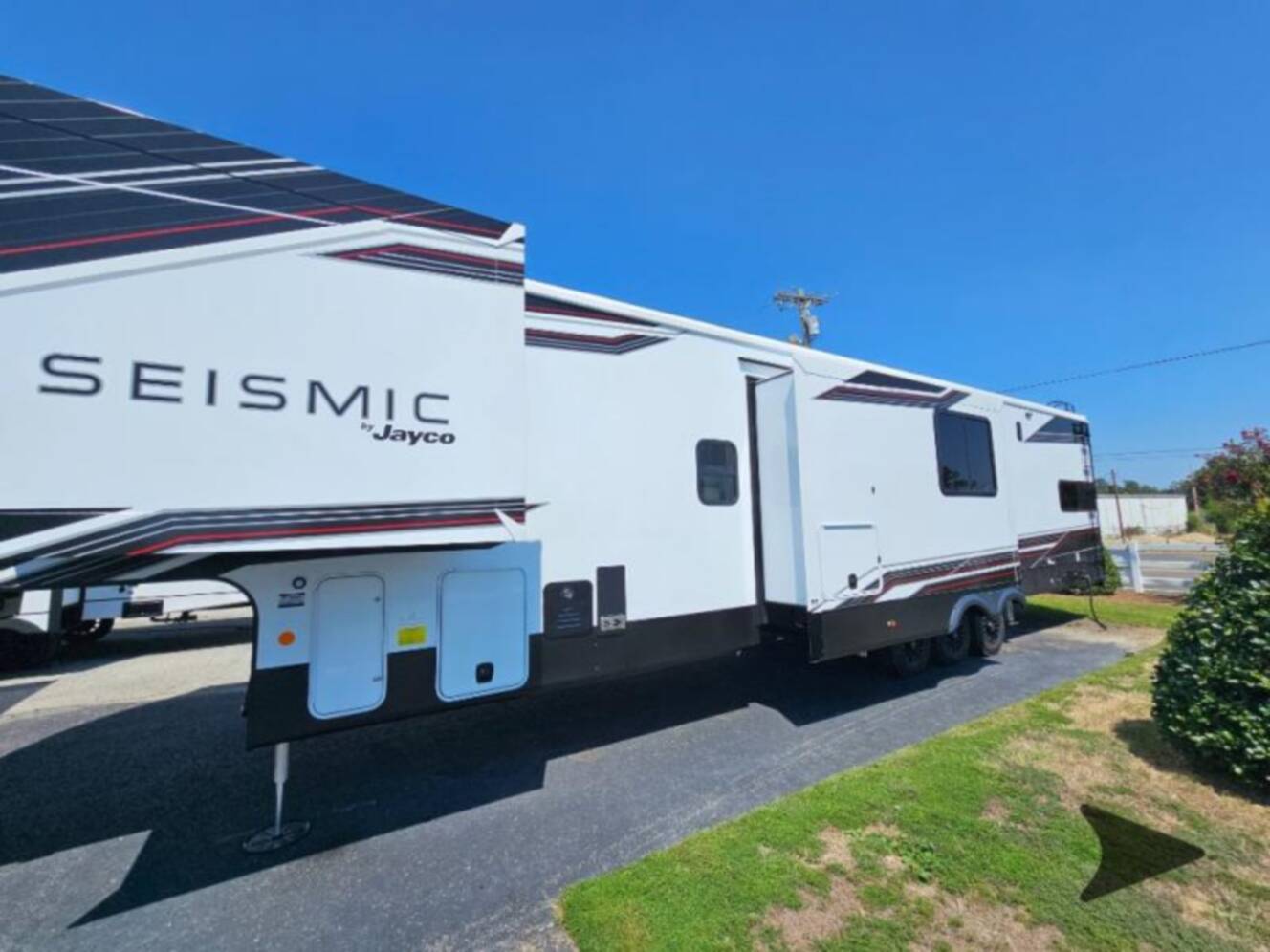 A photo of this 2026 Jayco Seismic 395