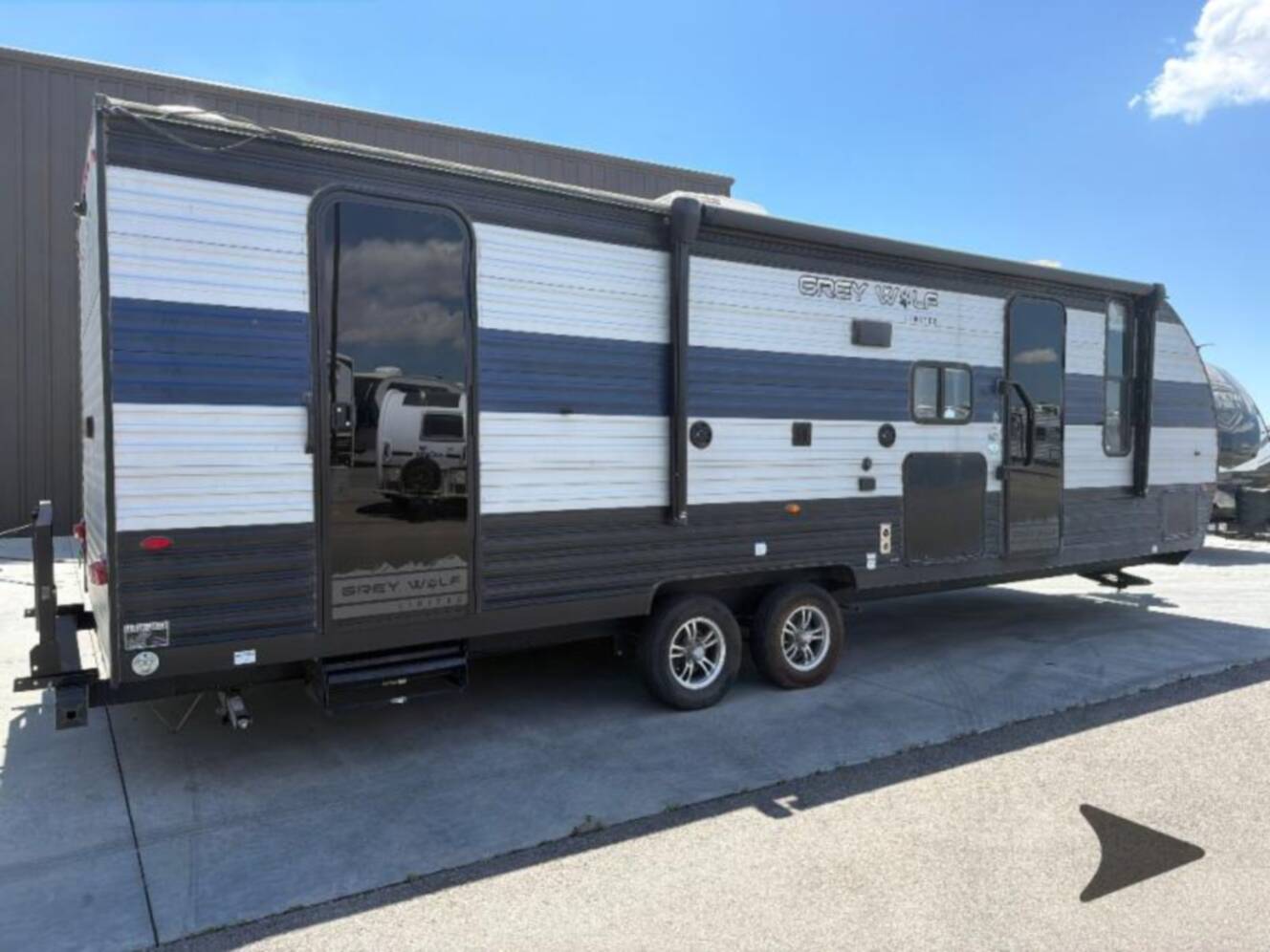 A photo of this 2022 Cherokee Cherokee Grey Wolf 26DBH