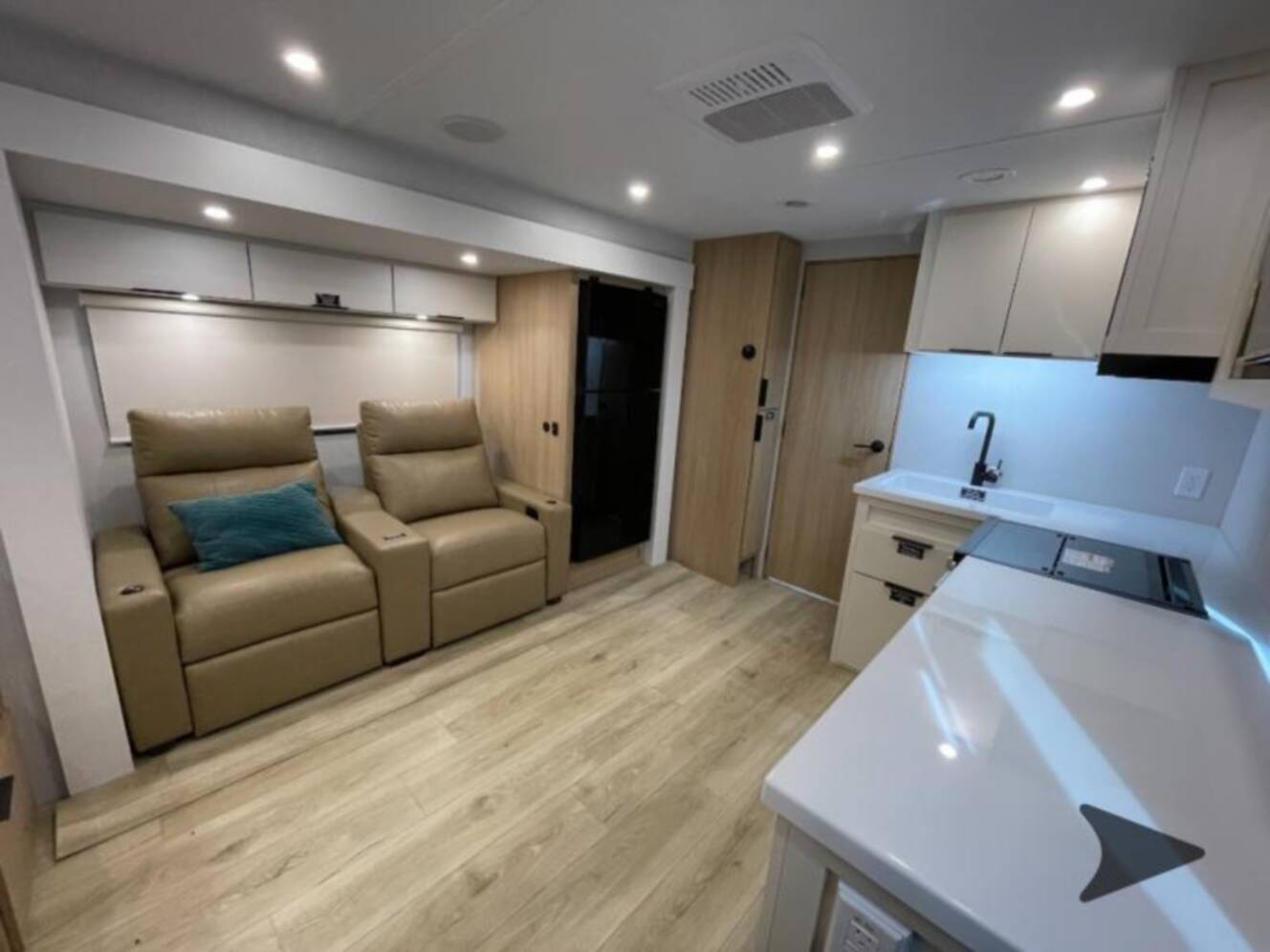A photo of this 2026 Winnebago Thrive 25RLS