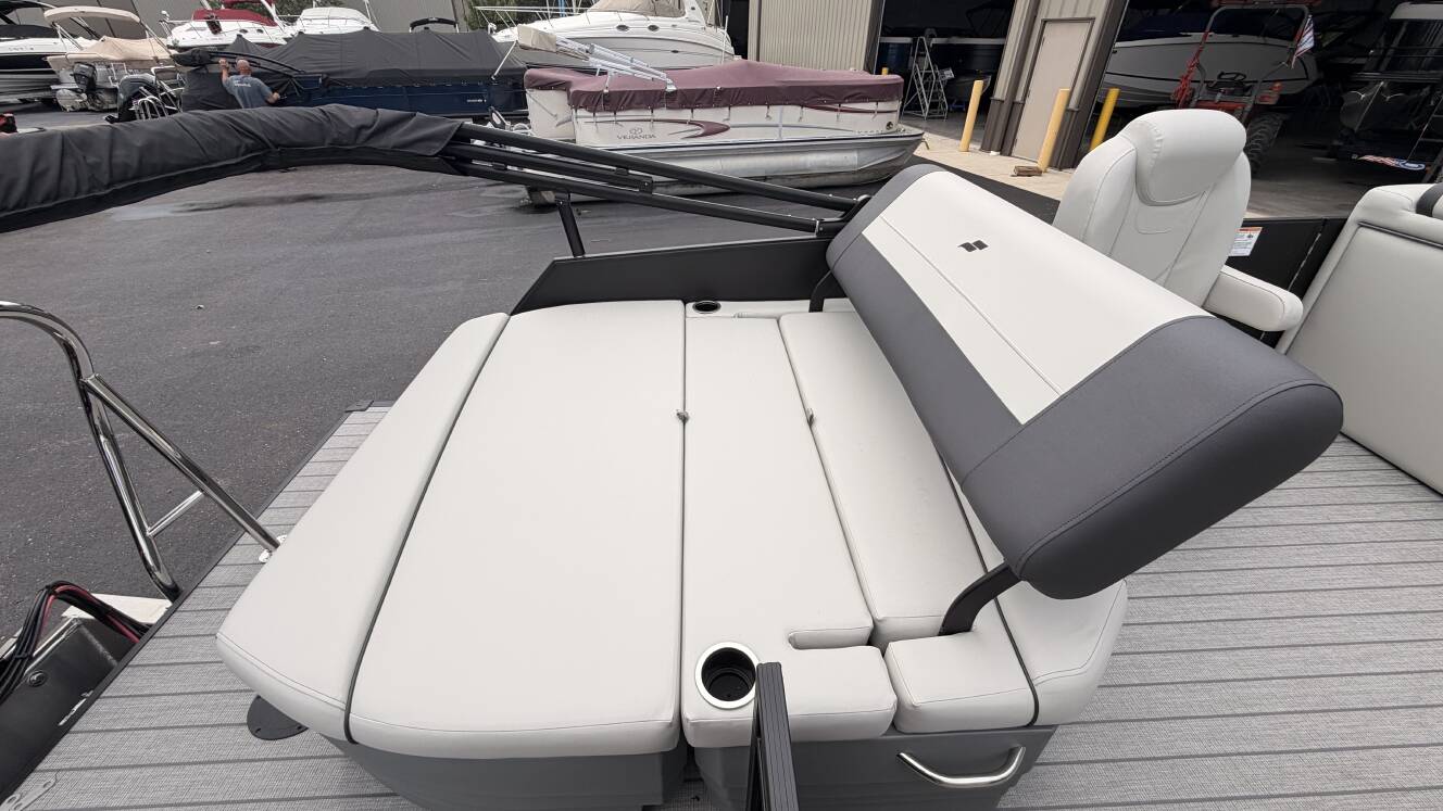 A photo of this 2027 Starcraft EX 20 Q DH