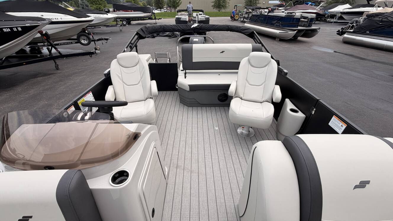 A photo of this 2027 Starcraft EX 20 Q DH
