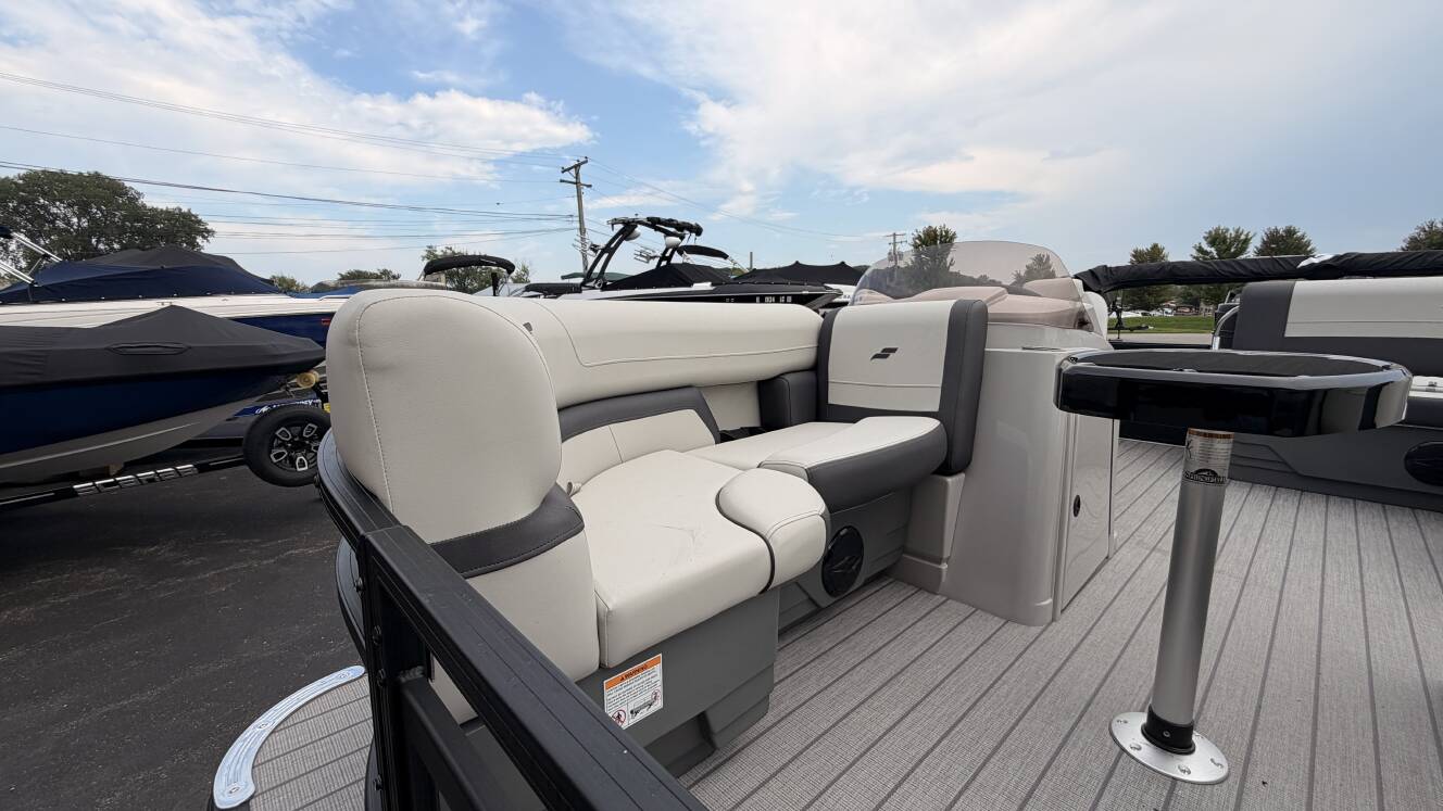 A photo of this 2027 Starcraft EX 20 Q DH