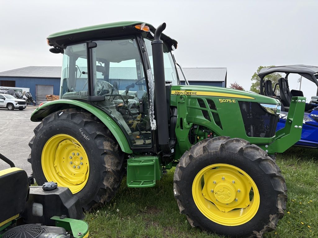 2026 John Deere 5075E with premium cab in abrams WI