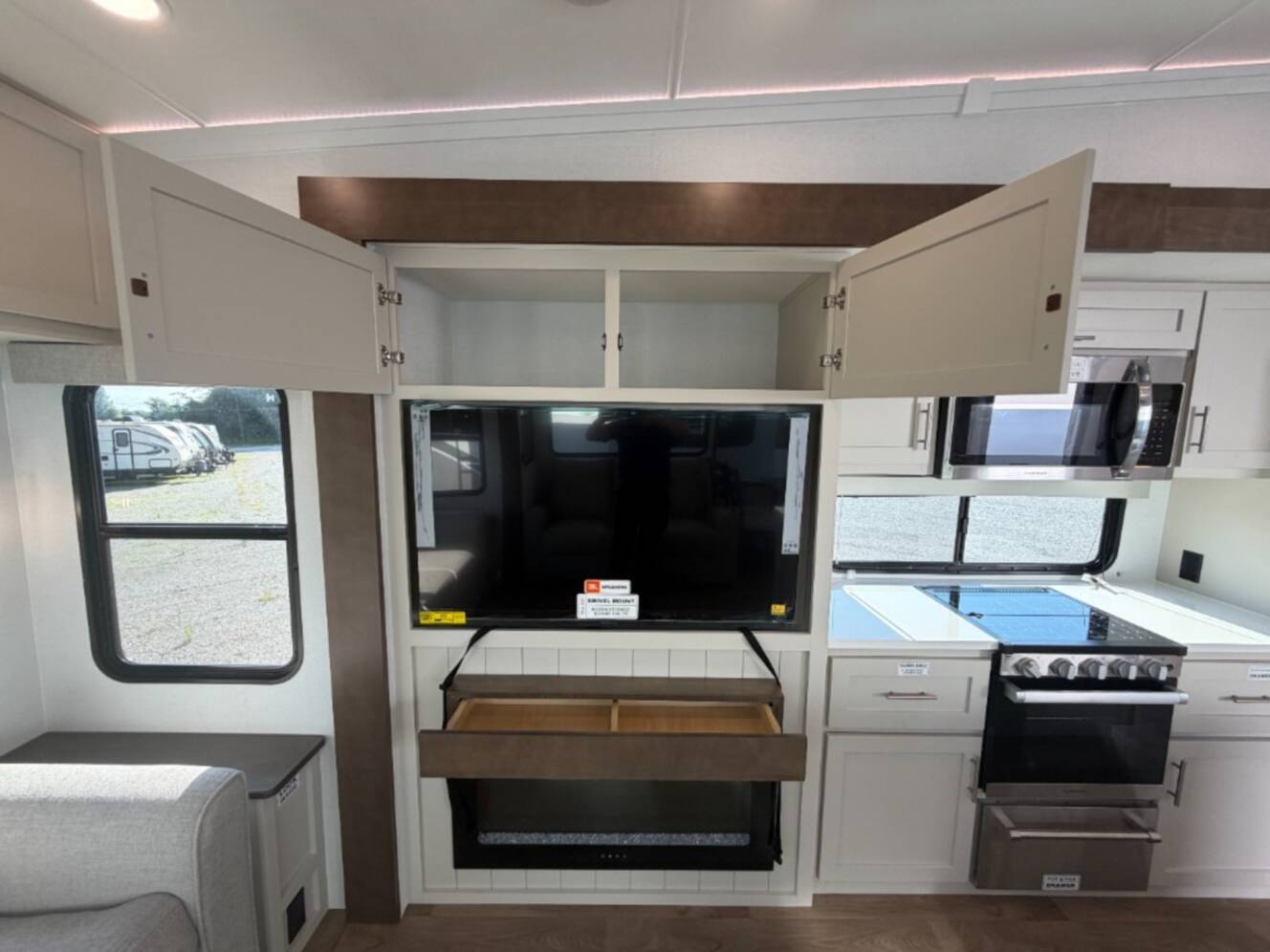 A photo of this 2027 Alliance Rv Avenue 32RLS