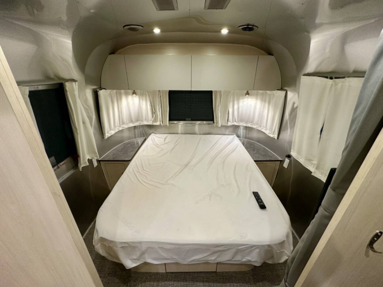 A photo of this 2023 Airstream Flying Cloud 30FB Bunk