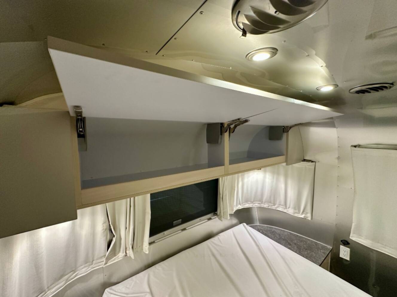 A photo of this 2023 Airstream Flying Cloud 30FB Bunk