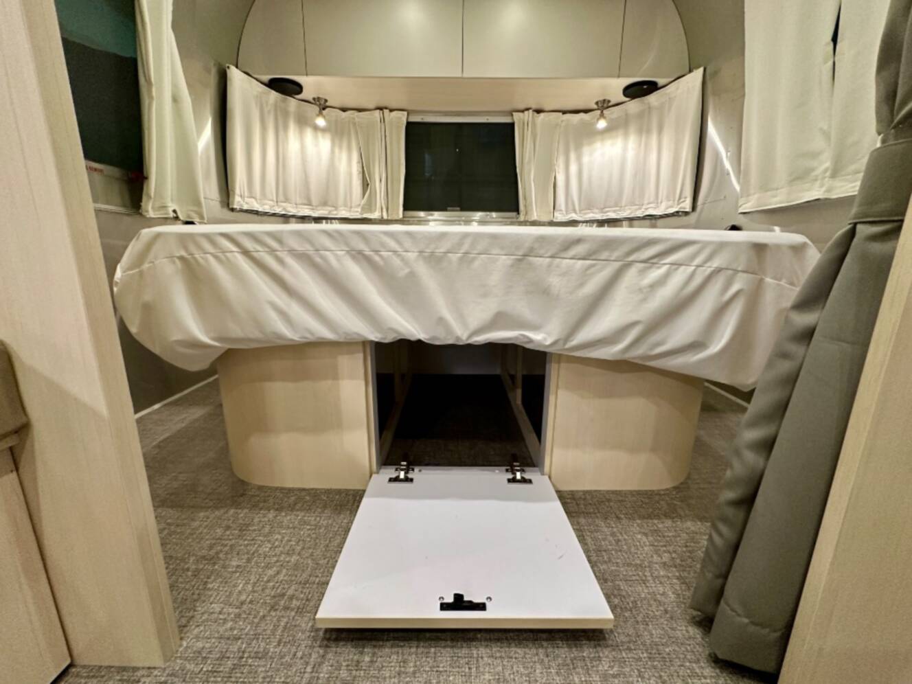 A photo of this 2023 Airstream Flying Cloud 30FB Bunk