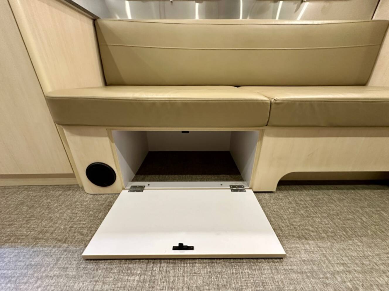 A photo of this 2023 Airstream Flying Cloud 30FB Bunk