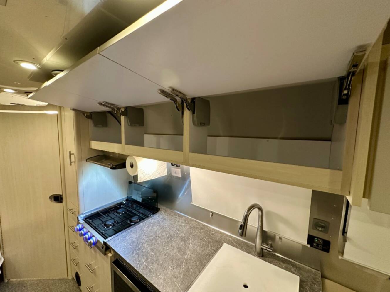 A photo of this 2023 Airstream Flying Cloud 30FB Bunk