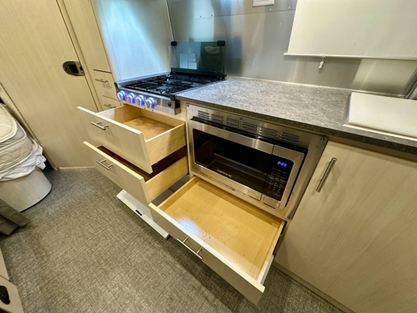 A photo of this 2023 Airstream Flying Cloud 30FB Bunk