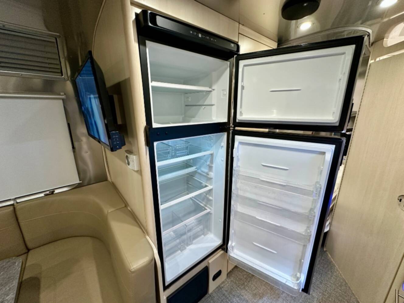 A photo of this 2023 Airstream Flying Cloud 30FB Bunk