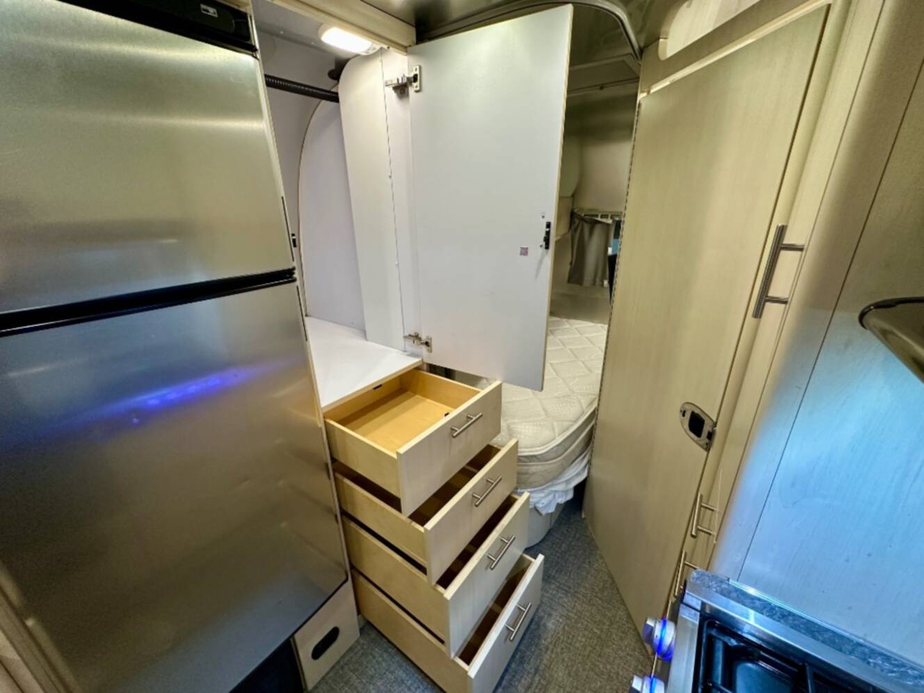 A photo of this 2023 Airstream Flying Cloud 30FB Bunk