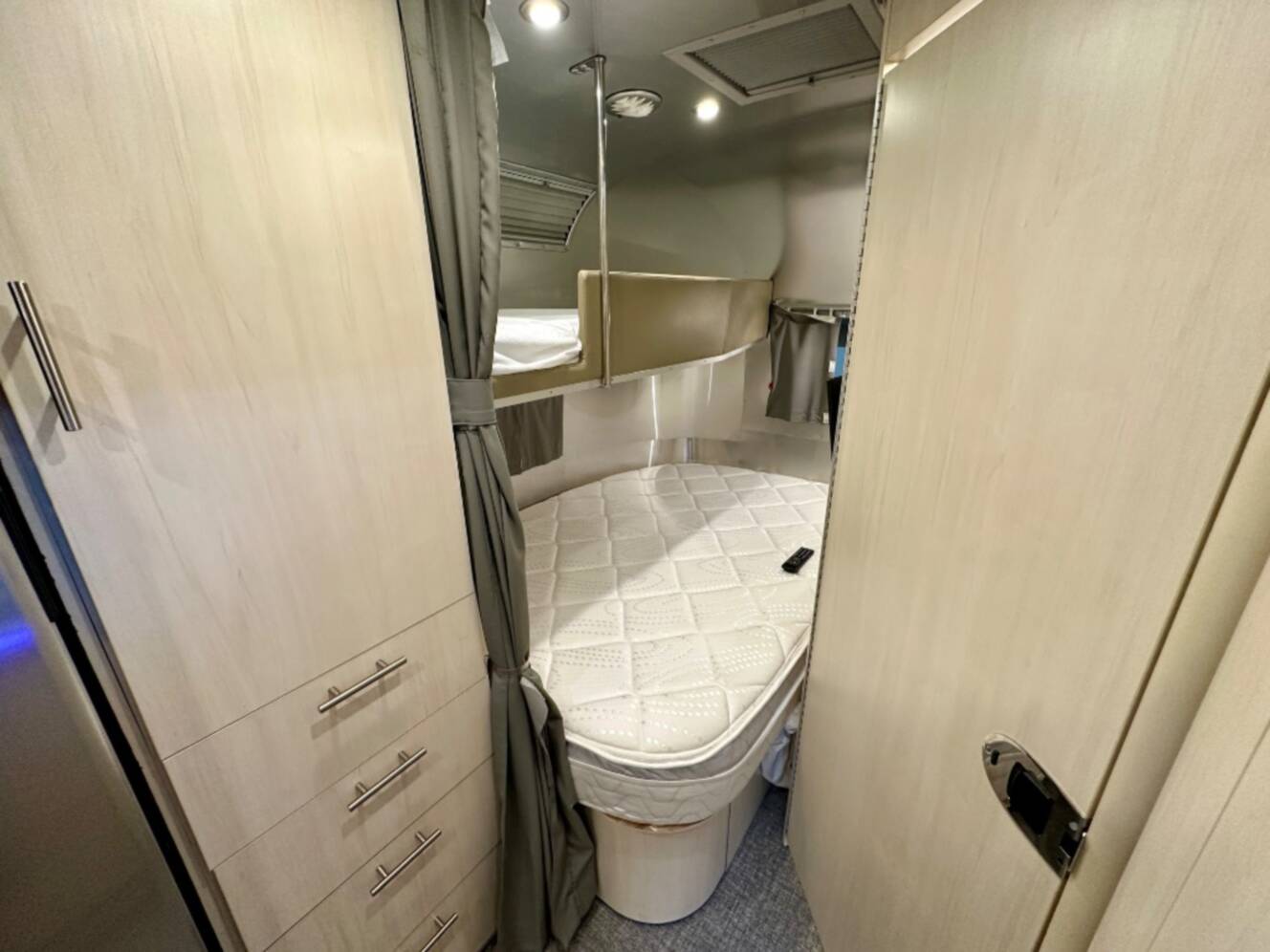 A photo of this 2023 Airstream Flying Cloud 30FB Bunk