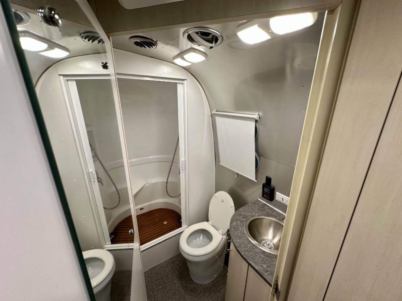 A photo of this 2023 Airstream Flying Cloud 30FB Bunk