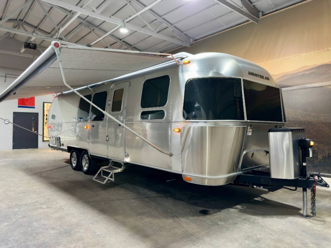 A photo of this 2023 Airstream Flying Cloud 30FB Bunk